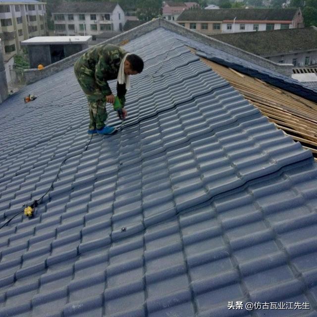 導讀：農(nóng)村蓋房用樹脂瓦適合嗎？聽完行家的分析，恍然大悟