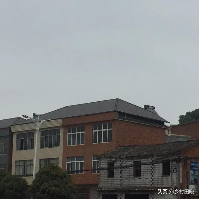農(nóng)村自建房坡屋頂，用琉璃瓦還是樹(shù)脂瓦？看看內(nèi)行人的經(jīng)驗(yàn)分享