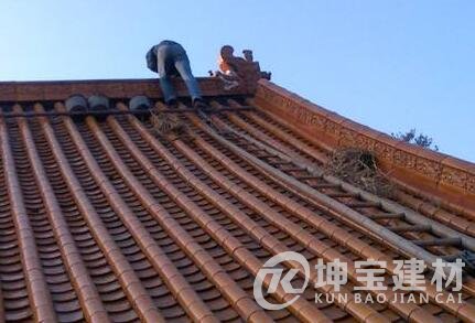 農村屋頂蓋琉璃瓦的坡度多少？多少錢一塊？安裝步驟是什么？